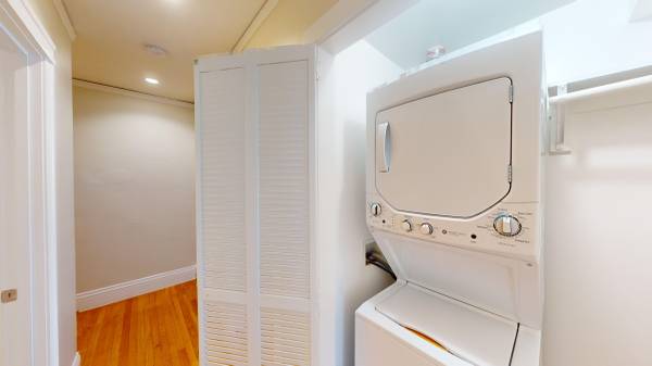 2BR/1BA Apartment on Van Ness Ave. · San Francisco photo 5