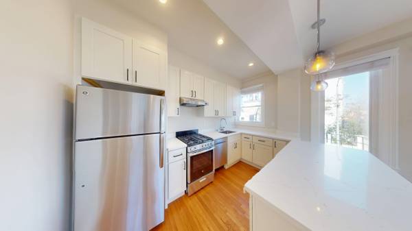 2BR/1BA Apartment on Van Ness Ave. · San Francisco photo 3