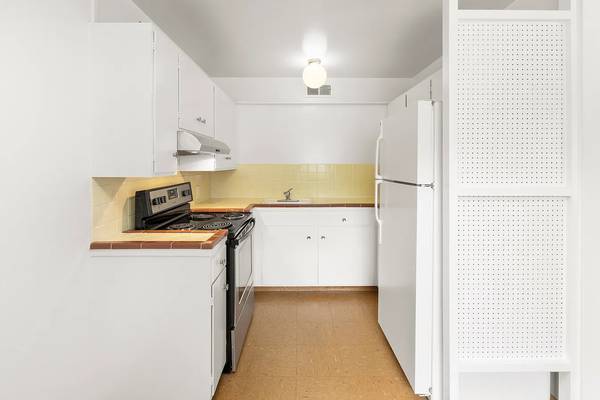 1BR/1BA Single Family House · San Francisco photo 2