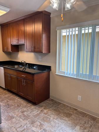 1BR/1BA Apartment · Menlo Park photo 3