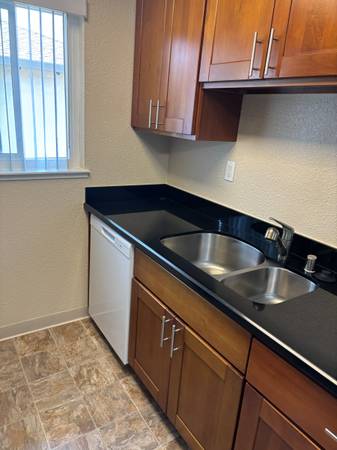 1BR/1BA Apartment · Menlo Park photo 2