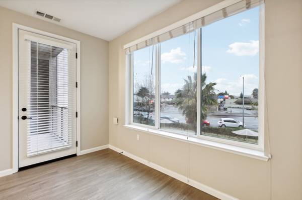 Apartments on Baywood Drive Near Lakeville Hwy · Petaluma photo 5