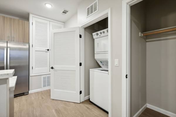 Apartments on Baywood Drive Near Lakeville Hwy · Petaluma