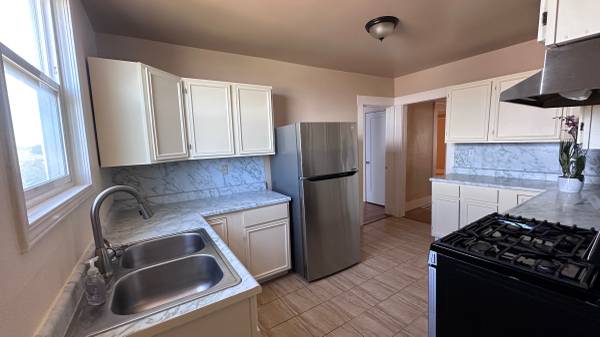 2BR/1BA House · Daly City photo 3