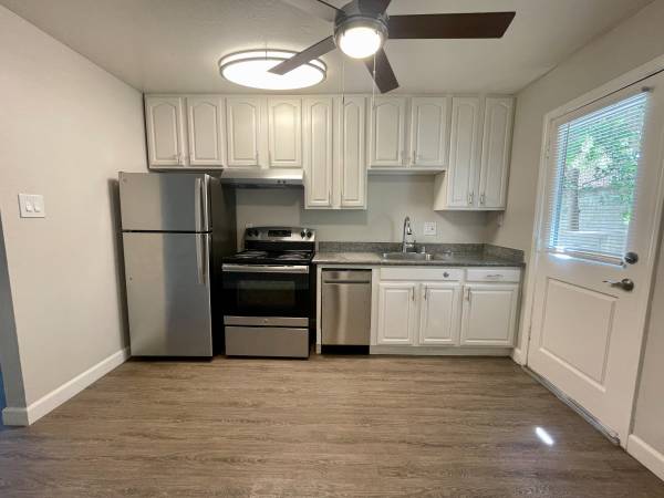 Apartments on Stanton · Hayward photo 3