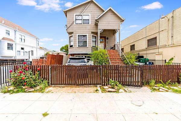 Apartments on Chestnut St · Alameda