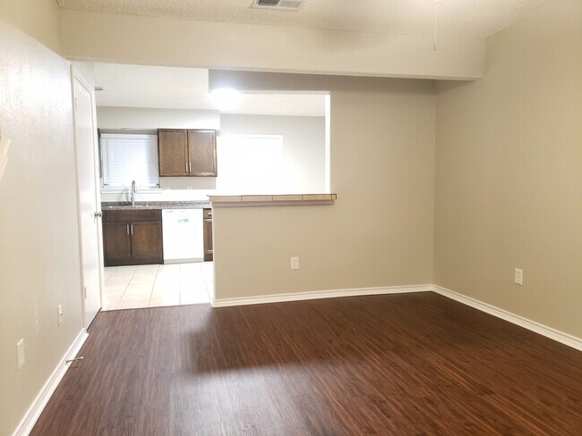 656 South Rogers Road, Irving, TX 75060 photo 3