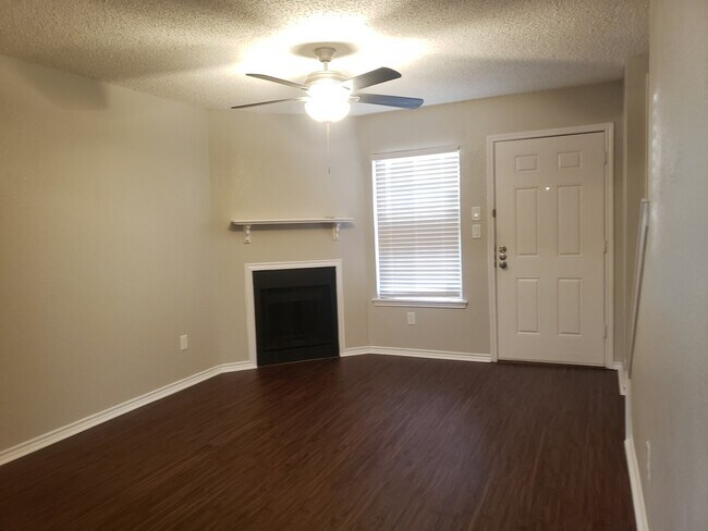 656 South Rogers Road, Irving, TX 75060 photo 2