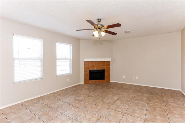 3011 Clemente Dr Grand Prairie, TX 75052 photo 3