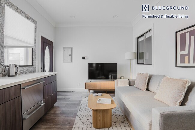 715 Everett Ave Palo Alto, CA 94301 photo 3