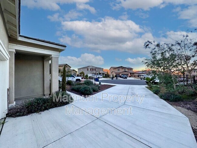 30411 Ridgecrest Rd Winchester, CA 92596 photo 5