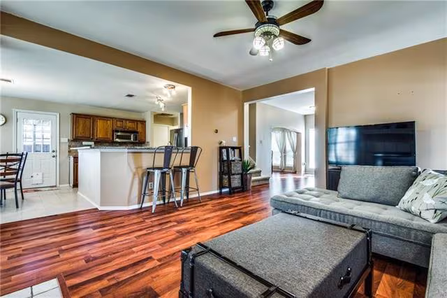 604 Aspen Way, Flower Mound, TX 75028 photo 3