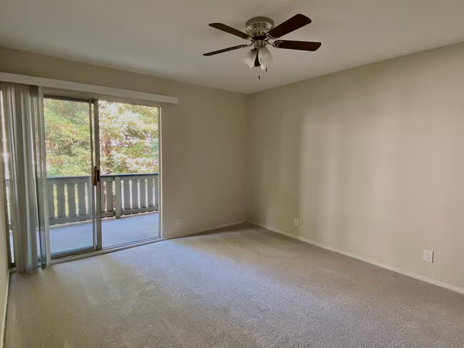 Del Medio Garden Apartments photo 5