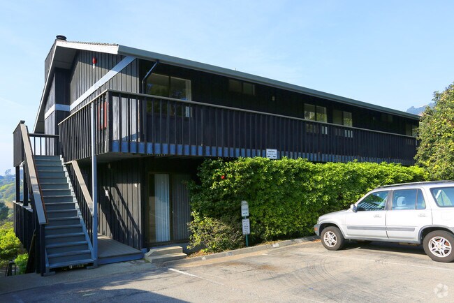 El Marinero Apartments photo 2