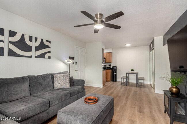 5877 N GRANITE REEF Road photo 3