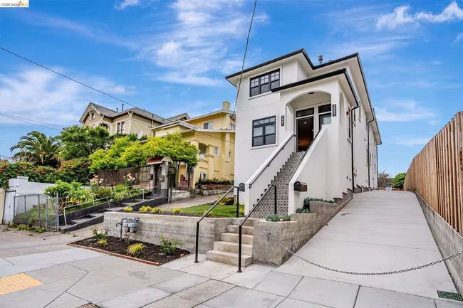 2443 13th Ave Oakland, CA 94606 photo 2
