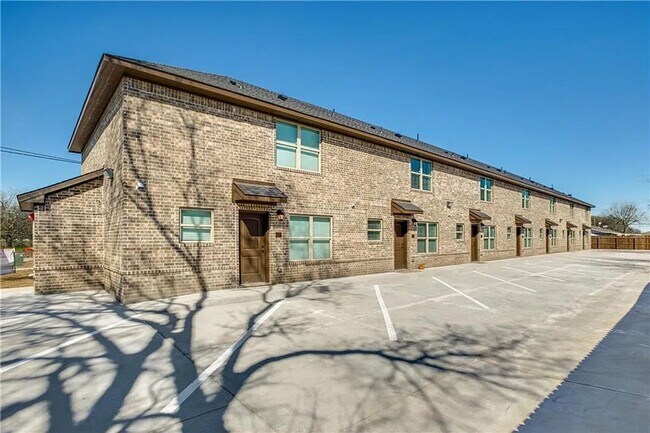 801 N 3rd St Sanger, TX 76266 photo 3
