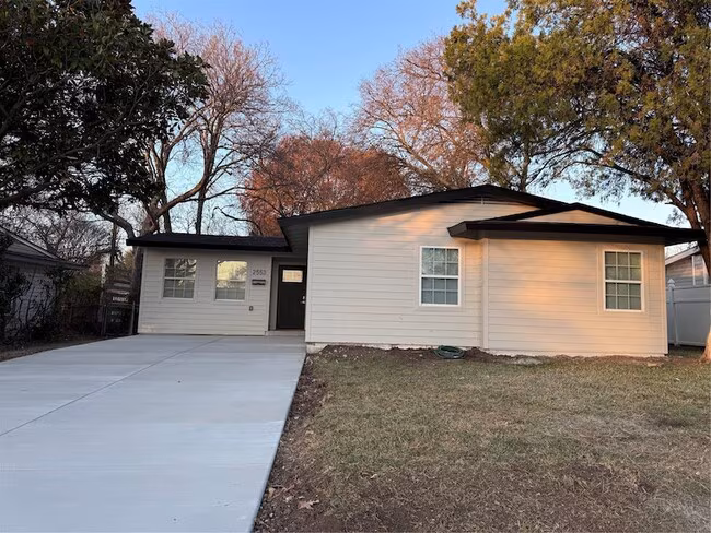 2553 Wicker Ave Dallas, TX 75234 photo 4
