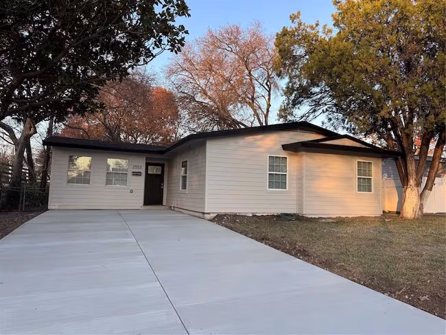 2553 Wicker Ave Dallas, TX 75234 photo 2