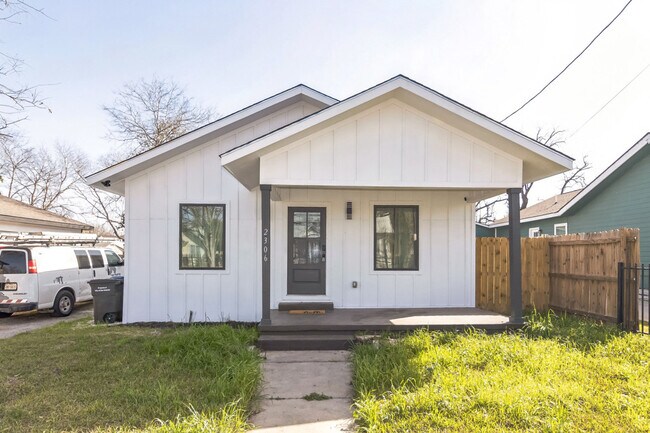 2306 E Houston St San Antonio, TX 78202 photo 5