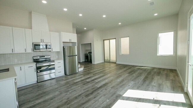5535-5539 Potomac St San Diego, CA 92139 photo 2