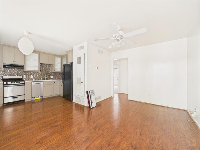 803 W 28th St Austin, TX 78705 photo 3