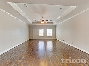 1002 Woodcrest Dr Lancaster, TX 75134 photo 2