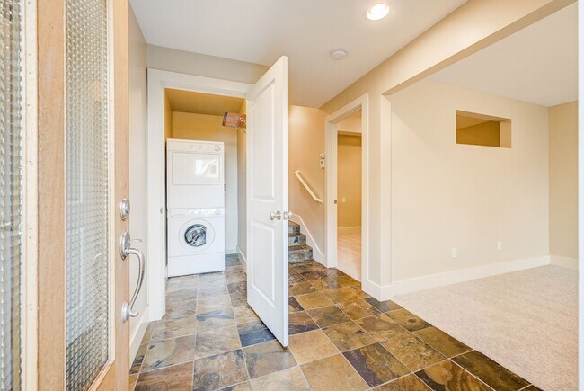 15 W Dravus St Seattle, WA 98119 photo 4