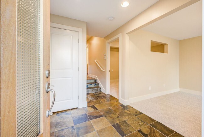 15 W Dravus St Seattle, WA 98119 photo 5