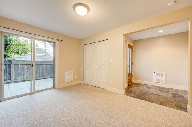 15 W Dravus St Seattle, WA 98119 photo 3