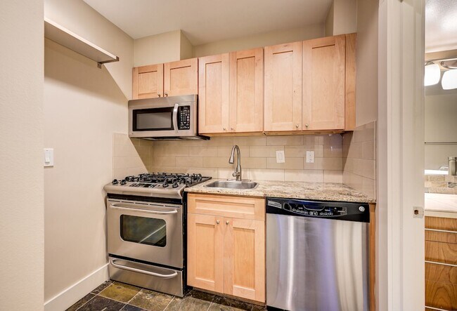 15 W Dravus St Seattle, WA 98119 photo 2