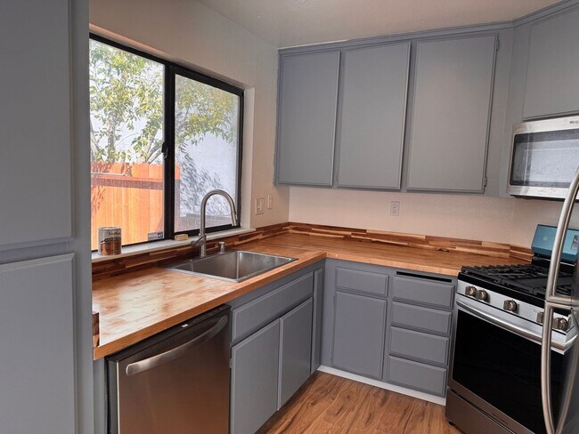 3 Bedroom Single Family Home in Hercules photo 3