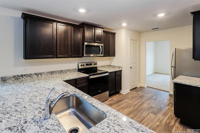 11917 Lake Park San Antonio, TX 78252 photo 5