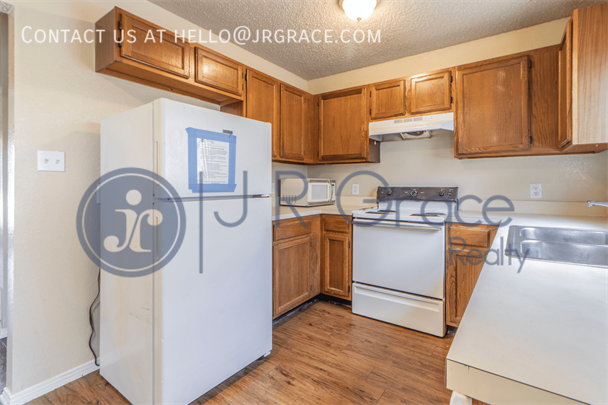 5835 Shadydell Drive, Fort Worth, TX 76135 photo 3