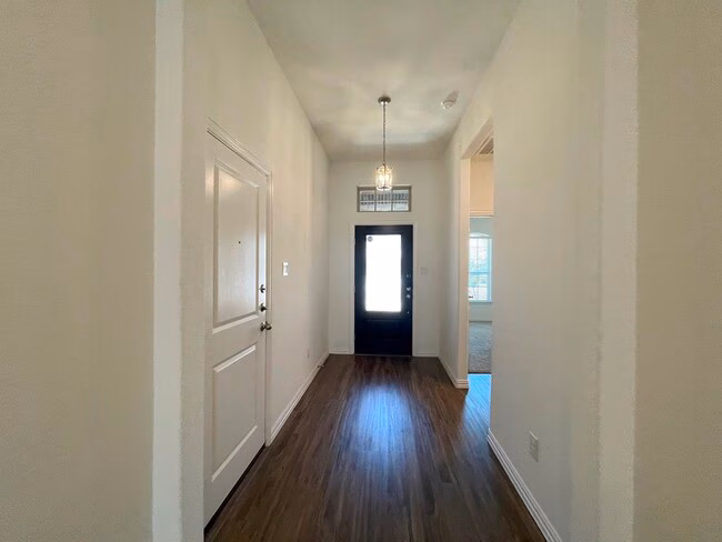205 Baralo St Leander, TX 78641 photo 3