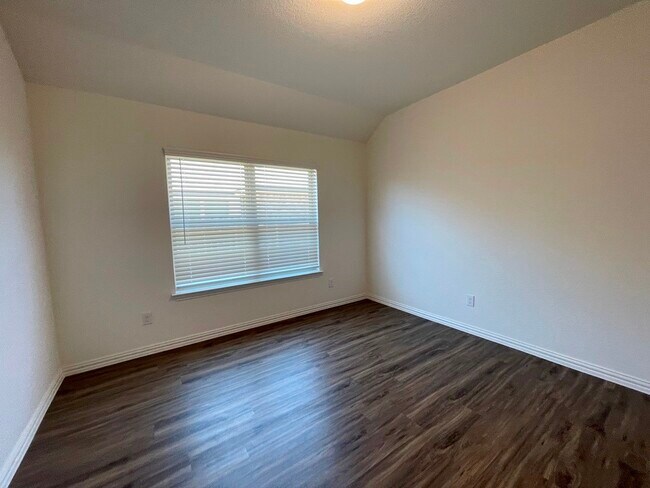 205 Baralo St Leander, TX 78641 photo 4