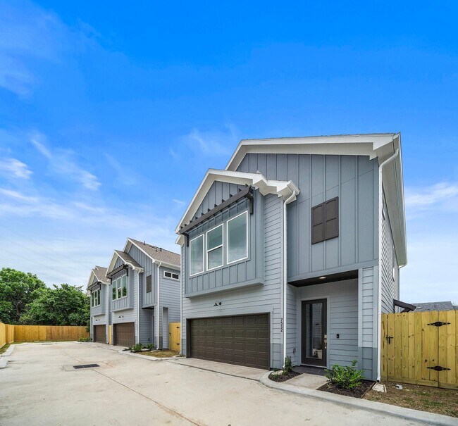 7510 Sandle Street, Houston, TX 77088 photo 2