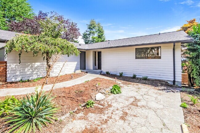 9524 15th Ave NE photo 2