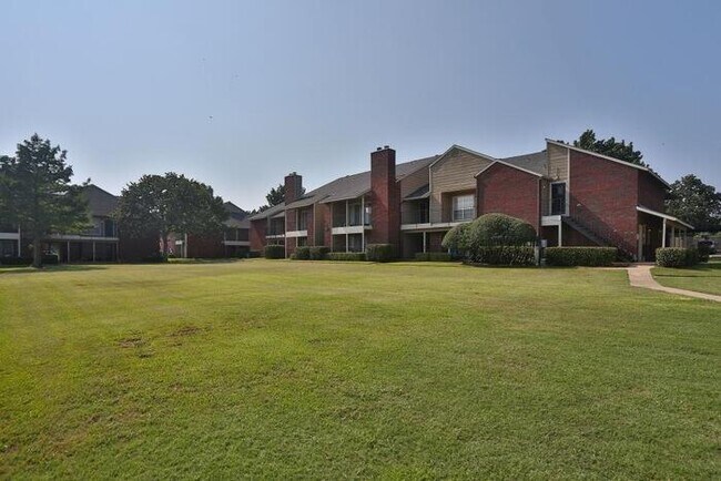 200 Bear Creek Dr Euless, TX 76039 photo 2