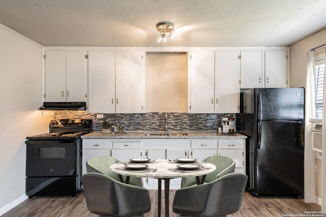 5539 Randolph Blvd San Antonio, TX 78233 photo 3