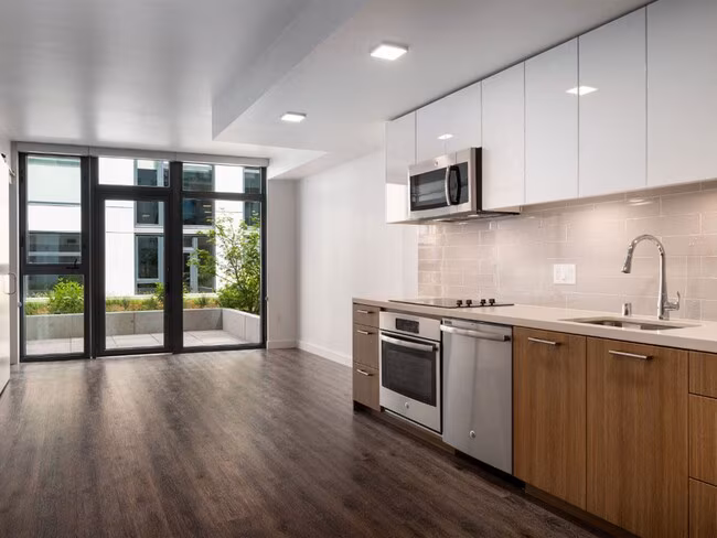 923 Folsom photo 3