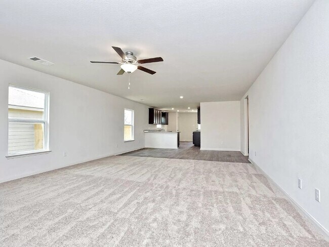 216 Sunnymeade Ln Jarrell, TX 76537 photo 2
