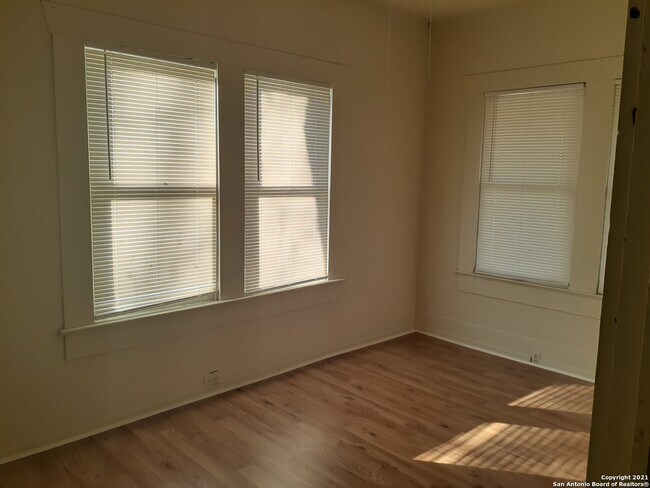 318 Lorraine Ave San Antonio, TX 78214 photo 5