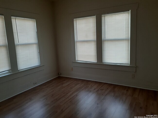 318 Lorraine Ave San Antonio, TX 78214 photo 3