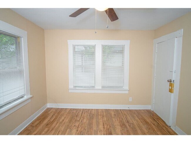 1323 Lamar St San Antonio, TX 78202 photo 2