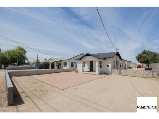4130 N Longview Ave Phoenix, AZ 85014 photo 2