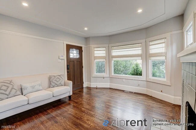 5624 Market Street, Oakland, CA 94608 photo 3