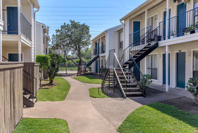 Waverly Apts photo 5