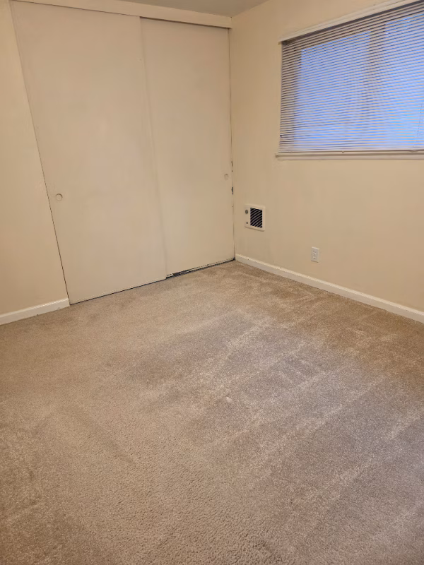 2349 W Newton St Seattle, WA 98199 photo 3