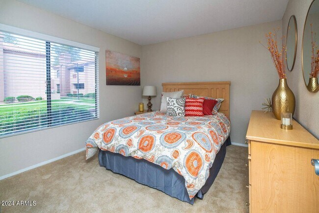 242 S Beck Ave Tempe, AZ 85281 photo 3